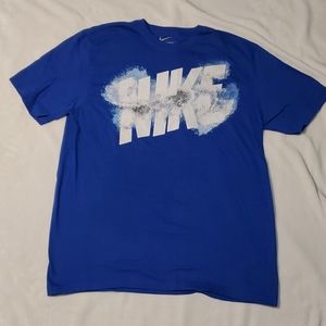 Nike Graphic Tee in XL